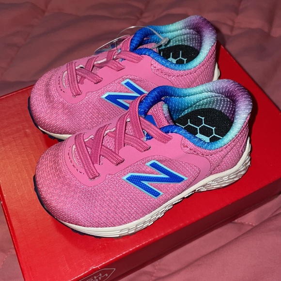 NWT New balance infants size 3 wide pink and blue sneakers - Picture 5 of 9